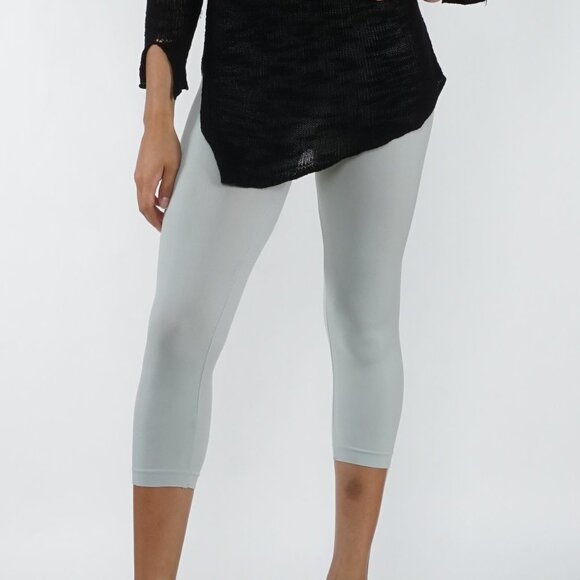 5StarsLine Soft, Capri Length Leggings - Picture 6 of 7